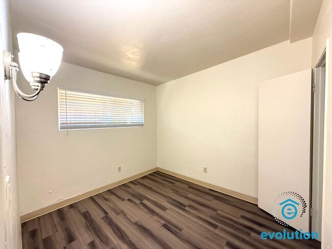 Building Photo - 10323 Park Ave