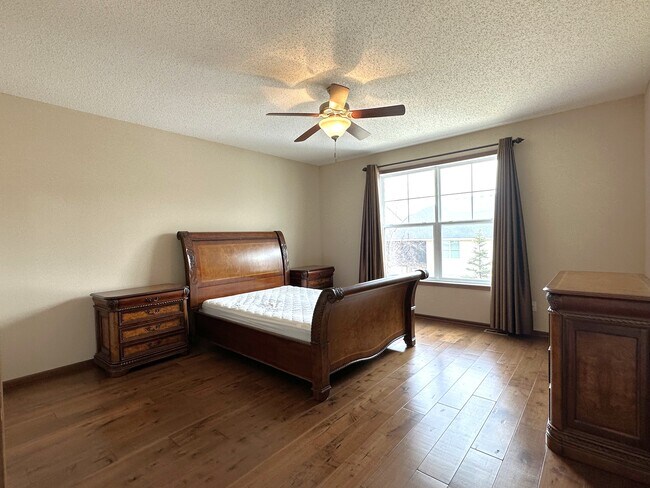 Building Photo - 6218 Shadyview Ln N