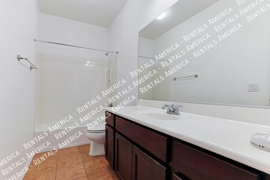 Building Photo - 137 E Carob Dr