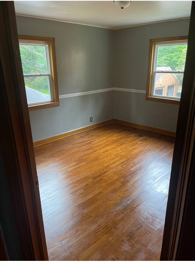 Large Second Bedroom/Office - 1184 Sunset Dr