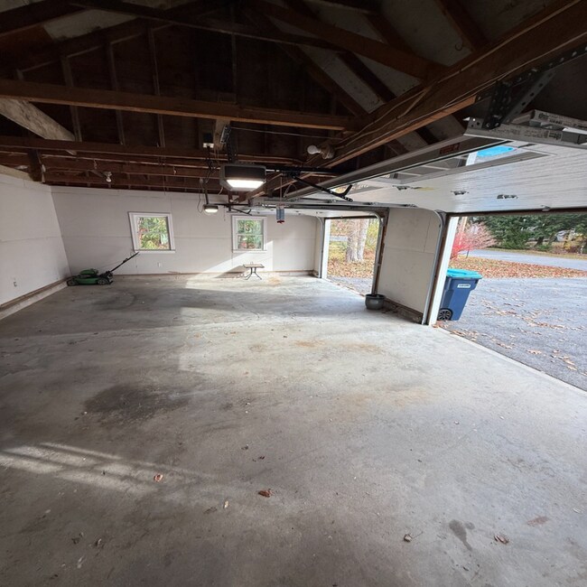 Building Photo - 3 Crystal Ln