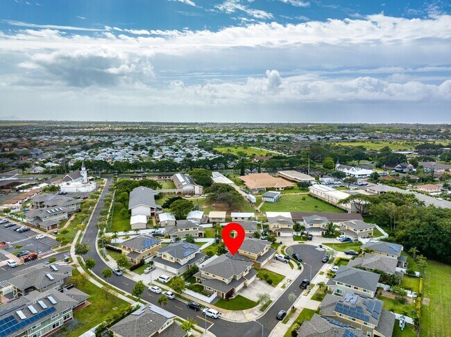 Building Photo - Welcome to this bright and inviting 3 bedroom