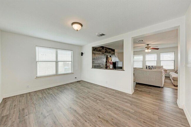 Building Photo - 103 Salerno Dr