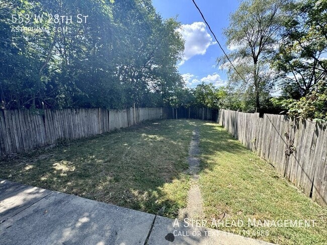 Building Photo - 553 W 28th St