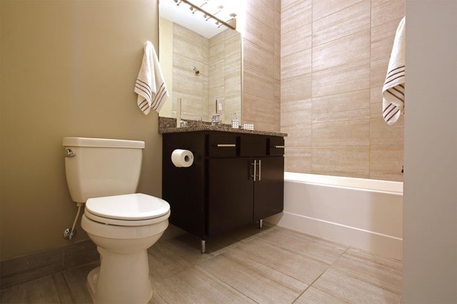 Building Photo - 1809 N Cambridge Ave