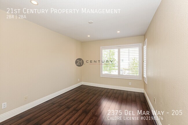 Building Photo - 2375 Del Mar Way