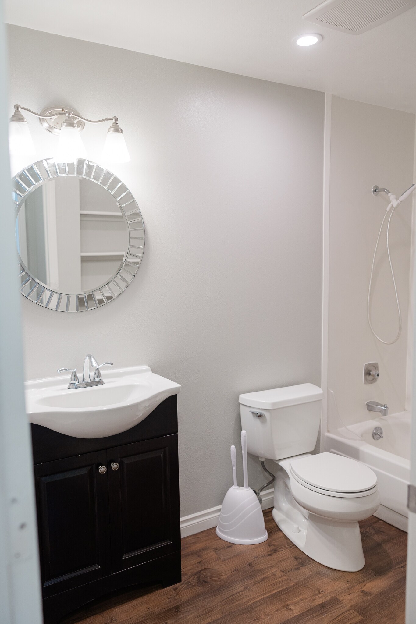 Full Bath - 5180 NW Neakahnie Ave