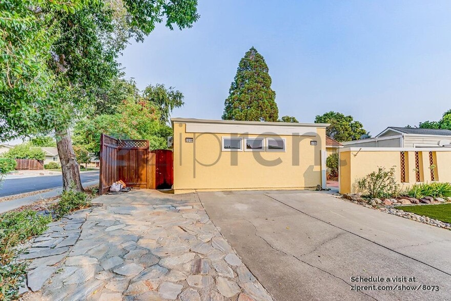 Building Photo - 2259 Goldcrest Cir