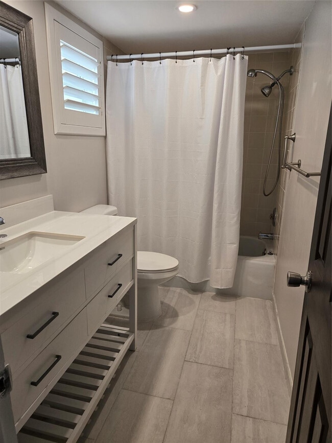 Building Photo - 2651 S Course Dr