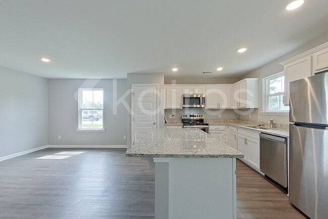 Building Photo - 201 Western Red Cedar Dr