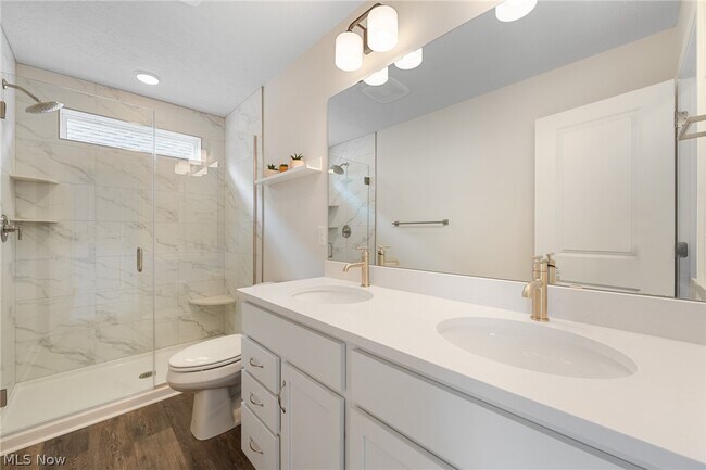 Building Photo - 2250 E 100th St