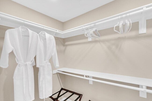 Building Photo - 84131 Azzura Way