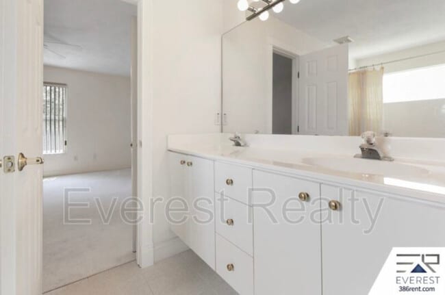Building Photo - 783 Sterling Chase Dr