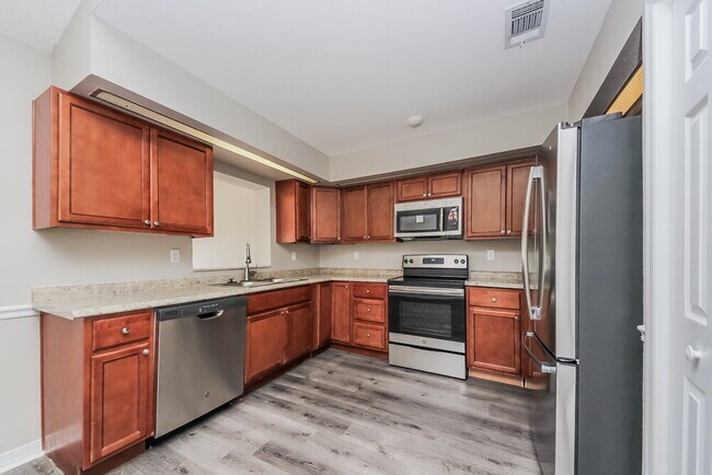 Building Photo - 911 San Rafael Way