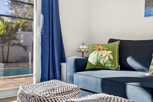 Building Photo - 1412 Gladys Cir