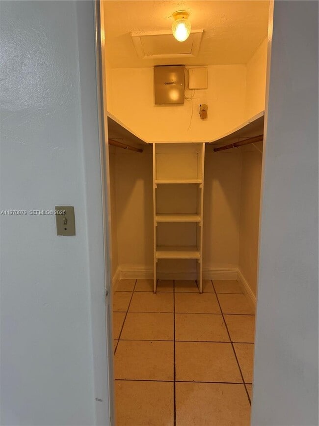 Building Photo - 470 NE 127th St