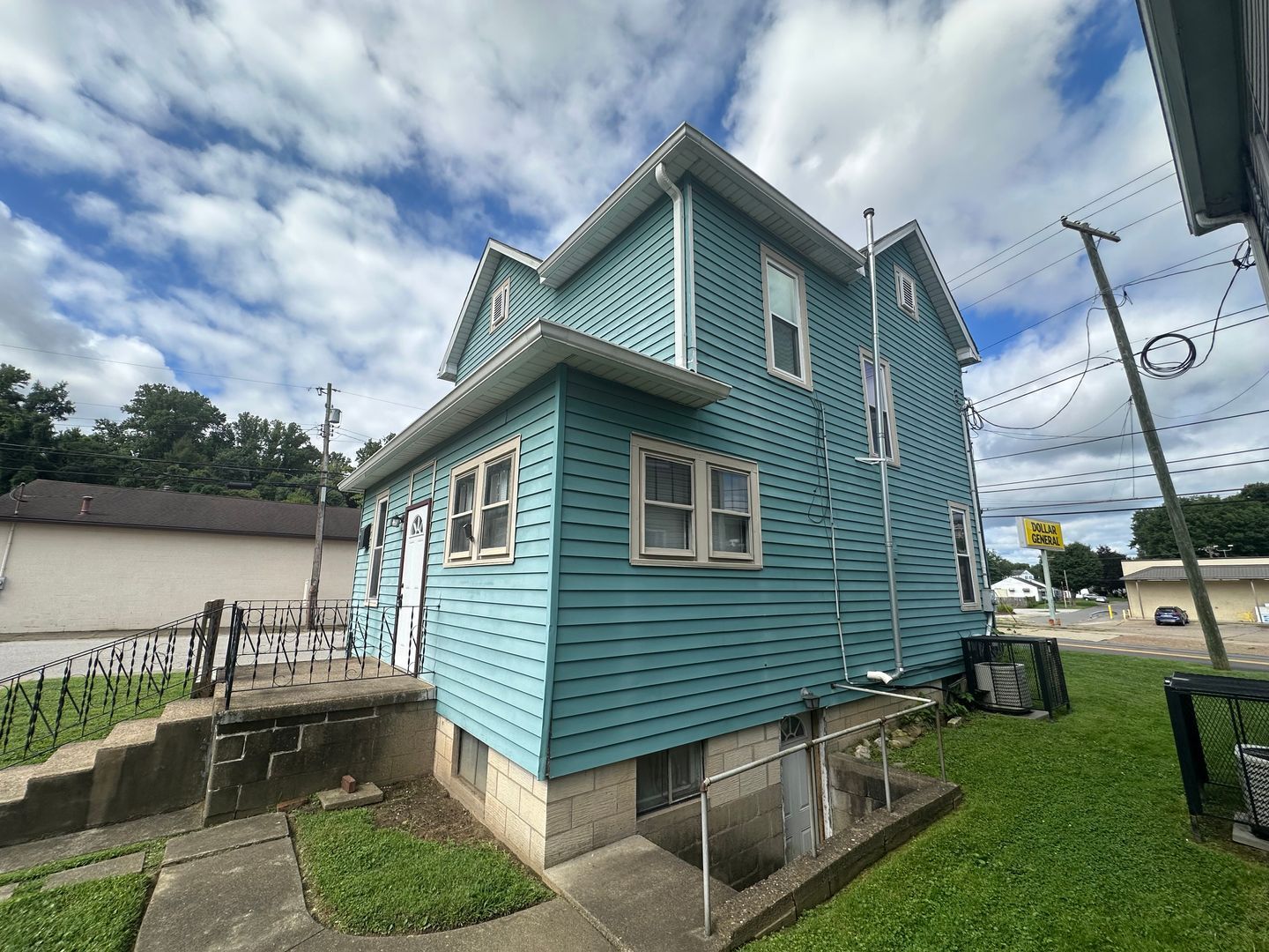 Building Photo - 3000 Dudley Ave