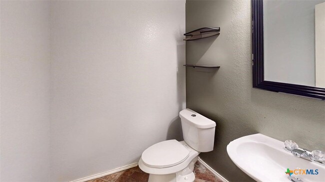 Building Photo - 6705 Rosita Oak Dr