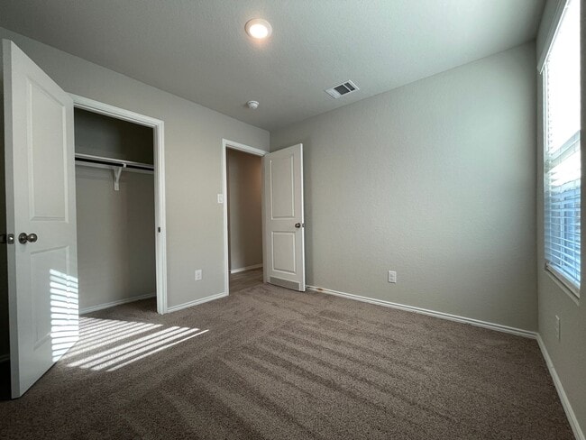 Building Photo - Single family home for rent