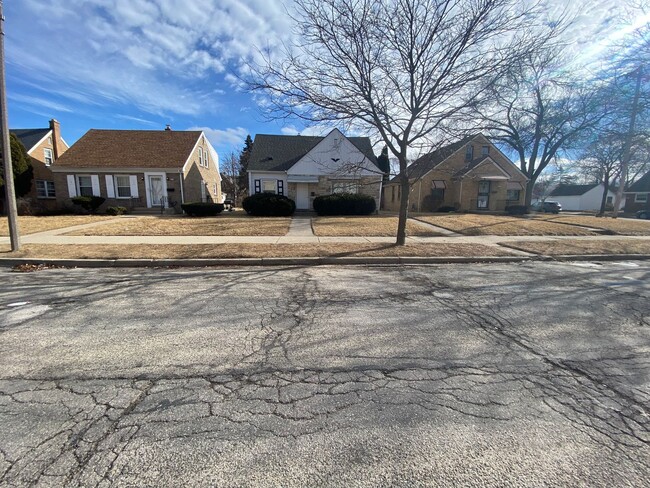 Building Photo - 3Bedroom Single Family Home