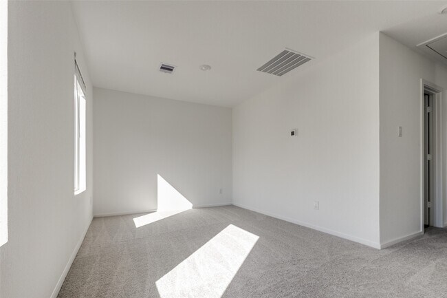 Building Photo - 1528 Crowson Rdg