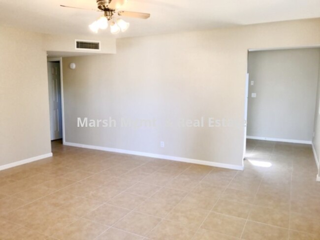 Building Photo - Cozy 2 bedroom condo with private backyard...