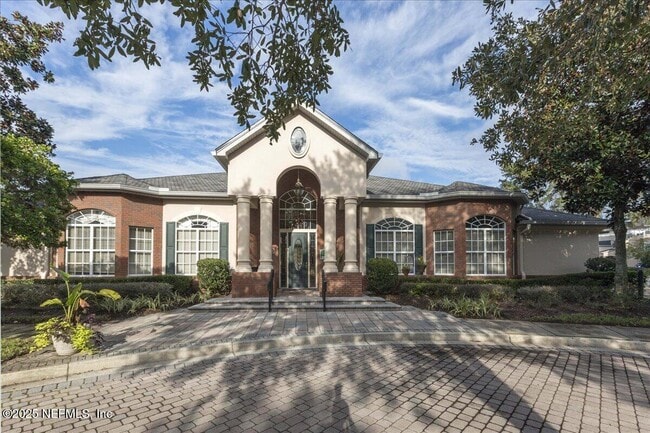 Building Photo - 13810 Sutton Park Dr N