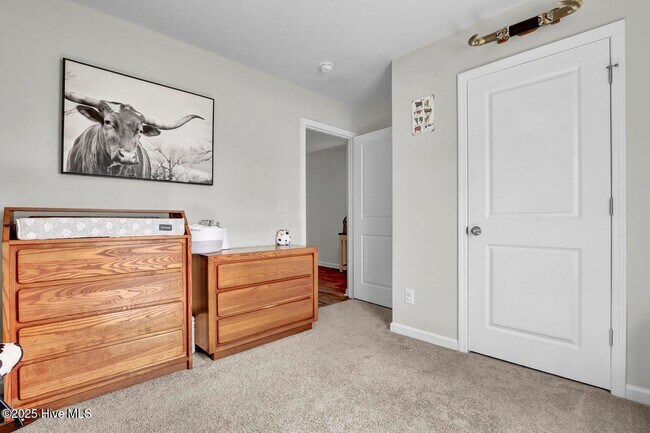 Building Photo - 519 Birdsong Dr
