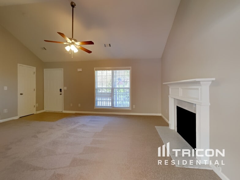 Building Photo - 1693 Bismarck Cir