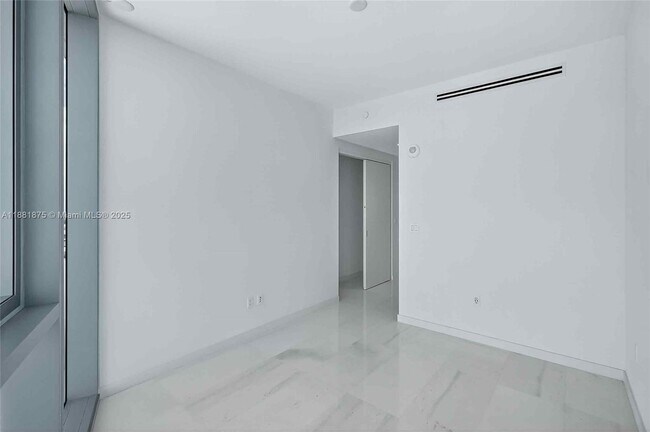 Building Photo - 300 Biscayne Blvd Way
