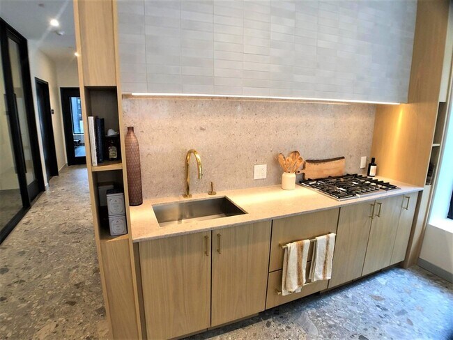 Building Photo - 9-11 Burney St