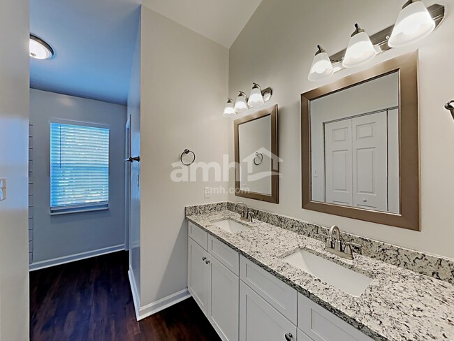 Building Photo - 3806 Glen Lyon Dr