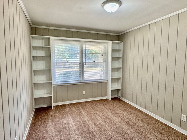 Building Photo - Dreamy 3-Bedroom