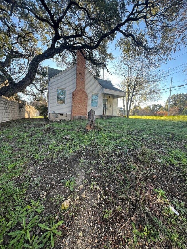 Building Photo - 78705 -  SFH /  Across from UT Law School