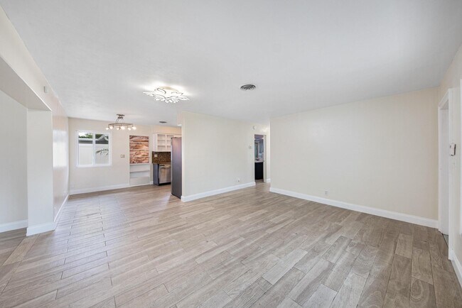 Building Photo - 2611 NE 16th St