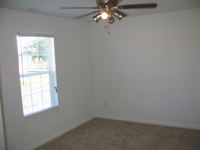 Building Photo - Fishers 4BDRM, 2.5BA home near Hamilton Town Center!