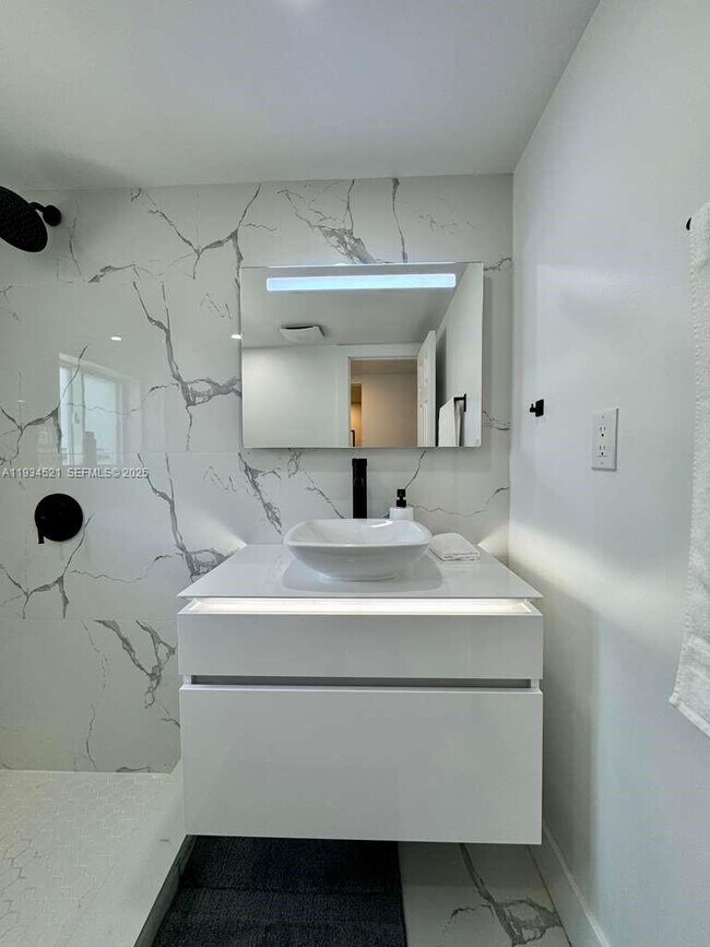 Building Photo - 1904 SW 28th St