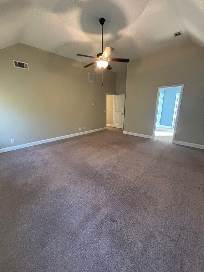 Building Photo - Luxury Home