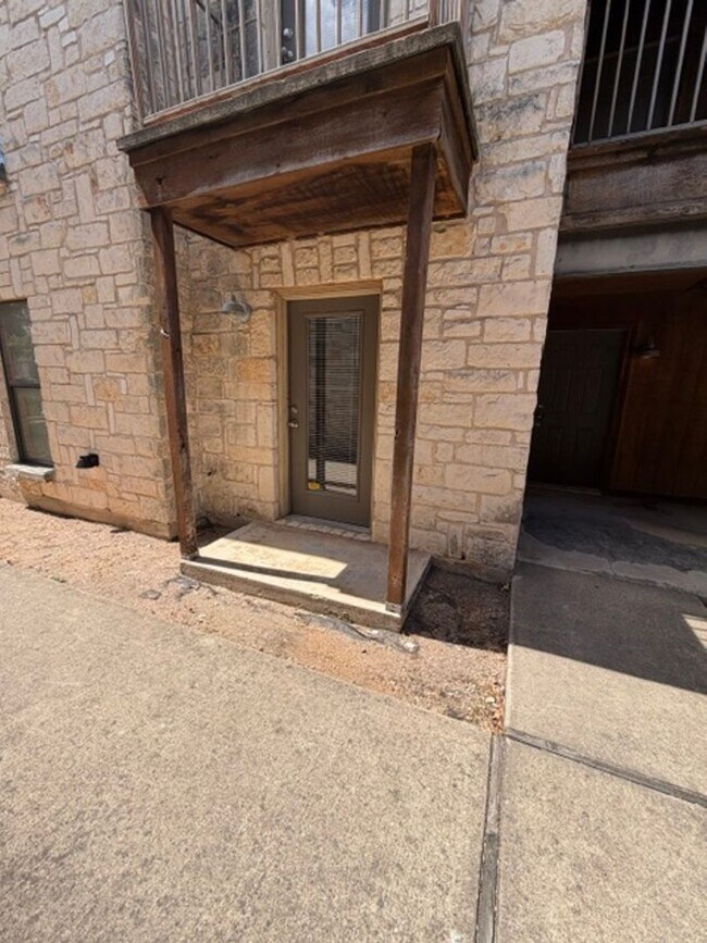 Building Photo - 1920 S 8th St
