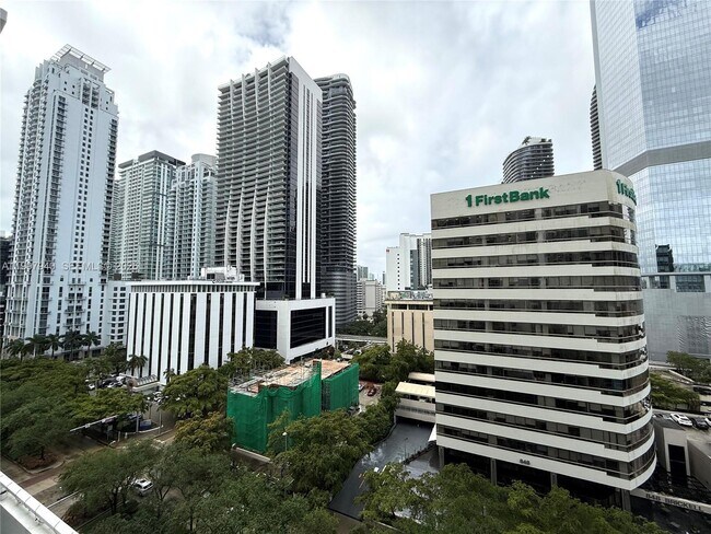 Building Photo - 951 Brickell Ave