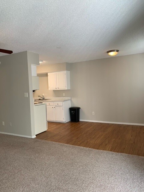 Building Photo - 800 W Cartwright Rd