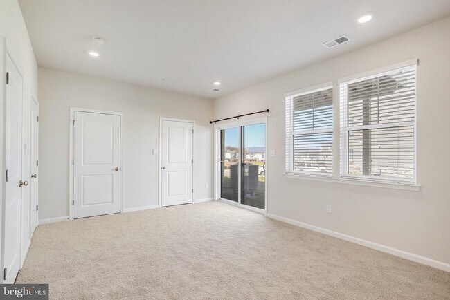 Building Photo - 421 Ensemble Wy