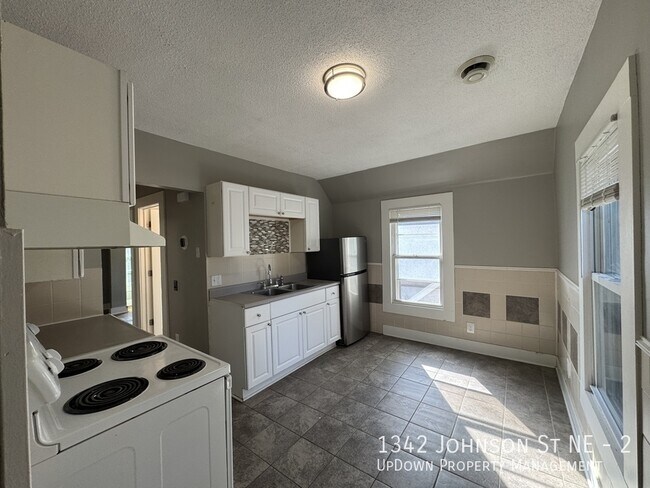 Building Photo - 1342 Johnson St NE
