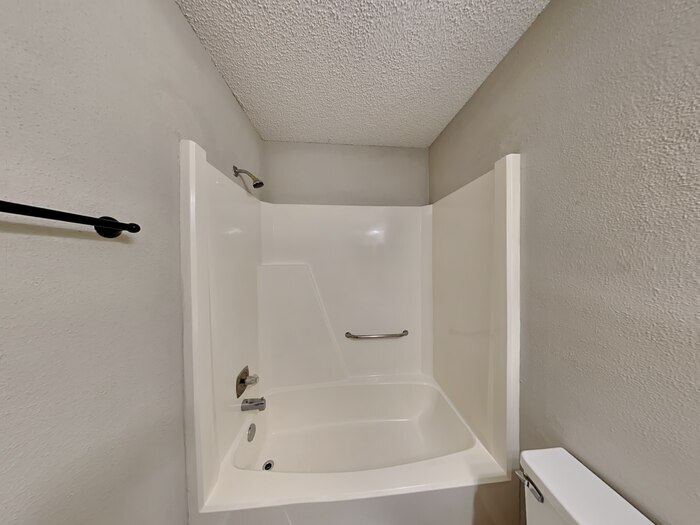 Building Photo - 16302 N Cross Dr