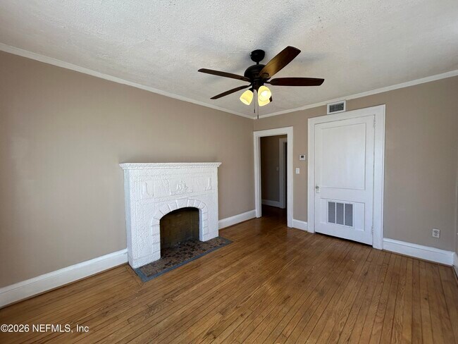 Building Photo - 2619 College St