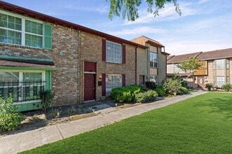 Building Photo - 1076 Willow Oaks Cir