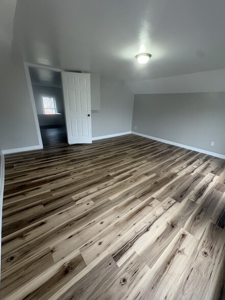 Building Photo - 205 S Broadway St