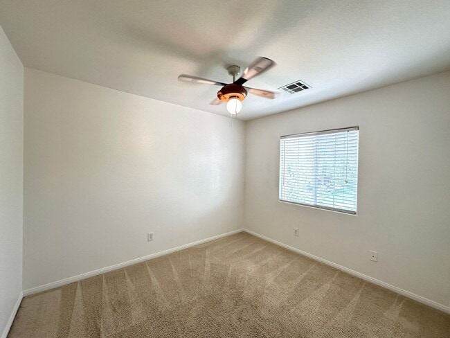 Building Photo - 560 Playa Linda Pl