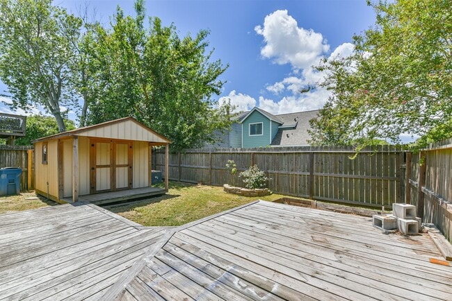 Building Photo - 5821 Guadalupe Dr