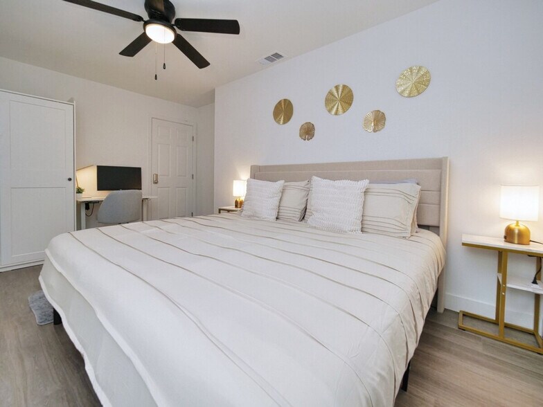 Building Photo - 4240 Camden Ave